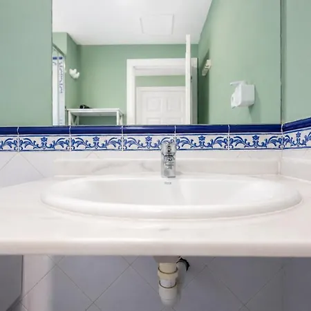 Guestready - Bright Retreat With Outdoor Pool Apartamento