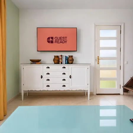 Guestready - Bright Retreat With Outdoor Pool Apartamento